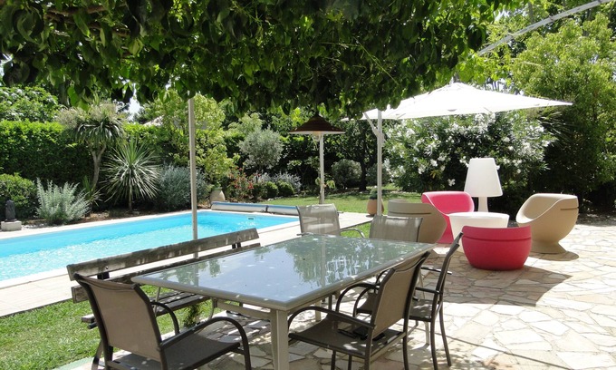 Senas Villa | Villa au cœur de la Provence avec piscine