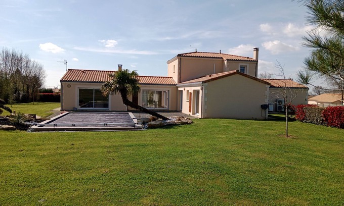 Val de Gatine Villa | Villa Avec Piscine Chauffée a la Campagne