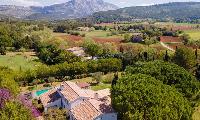 Le Tholonet Villa | Villa avec piscine chauffée et vue sur la Sainte Victoire à 15 minutes d'Aix