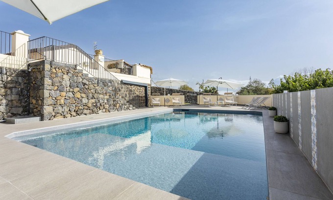 Aci Sant'Antonio Villa | Villa 'Badimà - Con Piscina' avec vue sur la mer, Wi-Fi et climatisation