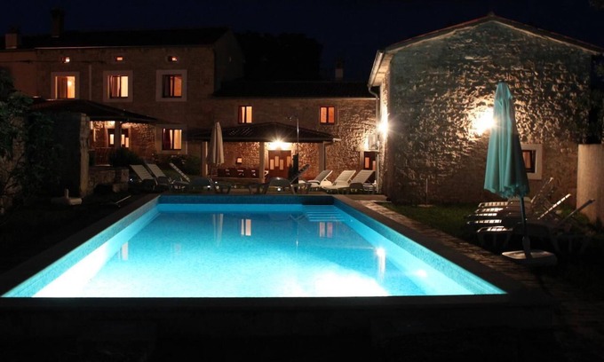 Orihi Maison | Villa Barbara Barban avec piscine privée, mobilier de jardin, jardin, parking gratuit