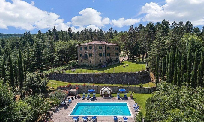 Ripoli Villa | Villa Belgarbo: Une villa de deux étages enchanteur et lumineux situé dans un élégant bâtiment du 18ème siècle.