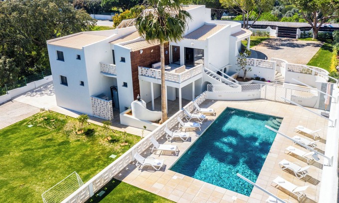 Porches Villa | Villa "Belo Horizonte" avec piscine privée, jardin et Wi-Fi
