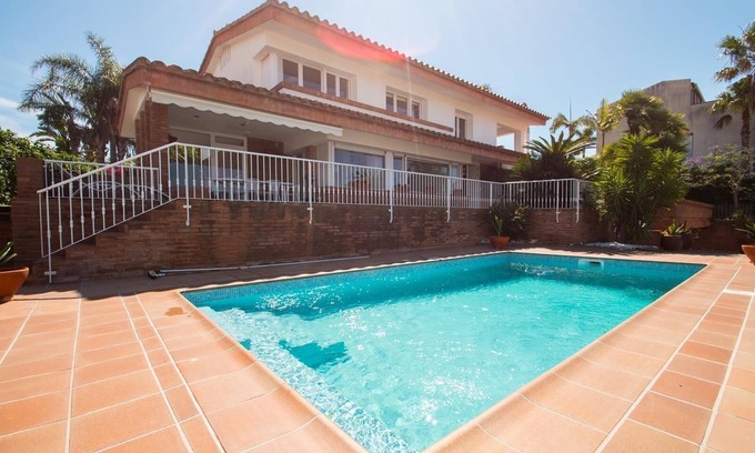 Canet de Mar Villa | Villa 'Berganti' avec piscine privée, Wi-Fi et climatisation