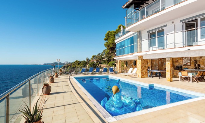Lloret de Mar Villa | Villa Bergantin avec vue sur la mer, piscine et Wi-Fi.