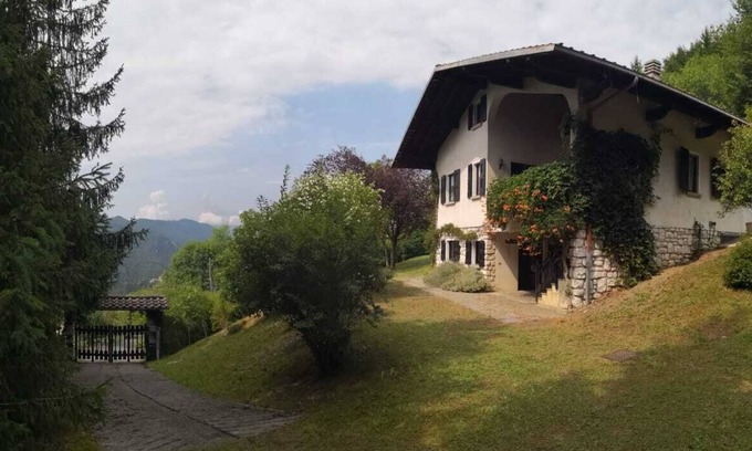 Treviso Bresciano Villa | Villa between mountains and lakes with 14 beds