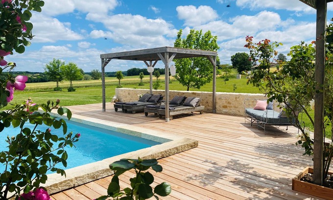 Saint-Eutrope-de-Born Villa | Villa Bisou – Villa familiale de charme dans le Lot-et-Garonne avec piscine et vue
