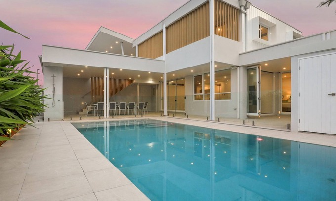 Caves Beach Maison | Villa Bianco- Luxurious six bedroom coastal escape with pool.