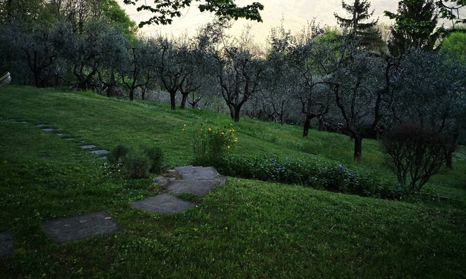Vaiano Maison | Villa bifamiliare panoramica in collina con grande giardino