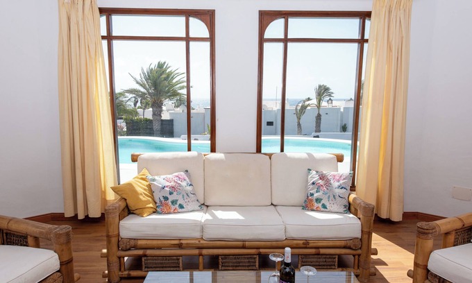 Guatiza Appartement | Villa Blanca 1 mit Blick zum Pool und zum Meer. Fkk-charco del Palo, Lanzarote
