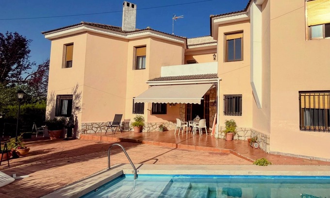 Requena Villa | Villa Bobal - Exclusive relaxing getaway with swimming pool, BBQ, wine and nature