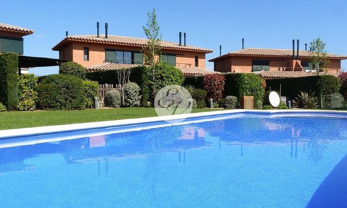 Navata Villa | Villa Brenda est situé dans Torremirona Resort