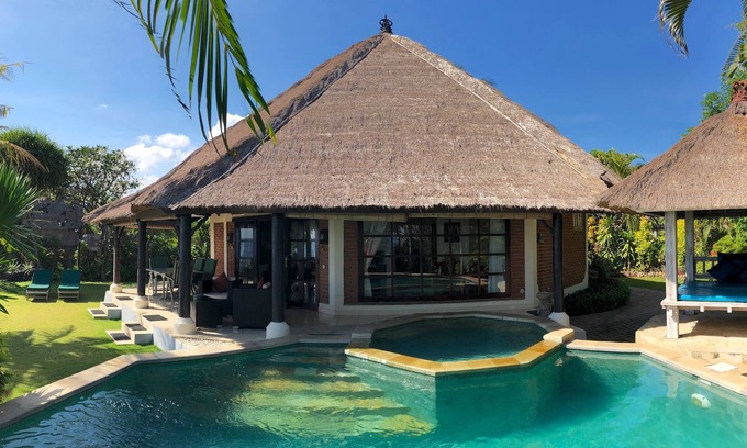 Dencarik Villa | Villa Bundar: luxe sur la plage Villa Avec personnel