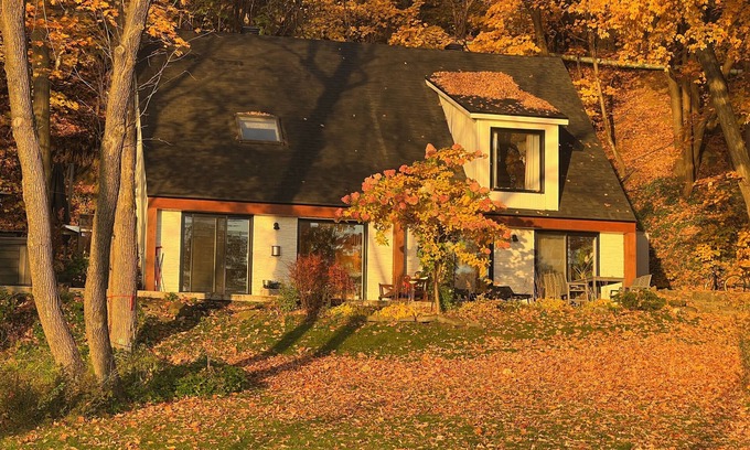 Saint Louis Maison | Villa by St-Lawrence River and the Promenade-Champlain in Québec City