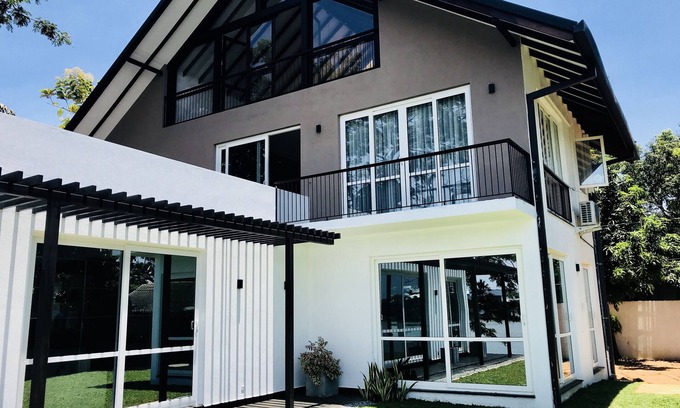 Wattala Maison | Villa by the Edge (Villa pieds dans l'eau)