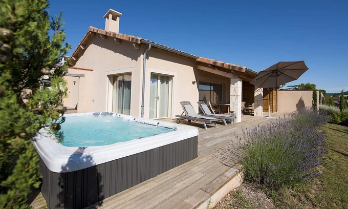 Castelnau-de-Montmiral Villa | Villa de lujo de 3 dormitorios y 3 baños con spa de natación en la finca Chateau