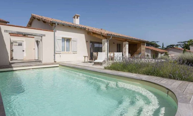 Castelnau-de-Montmiral Villa | Villa 16, villa de lujo con 3 dormitorios y 3 baños, piscina climatizada en finca Chateau con vides