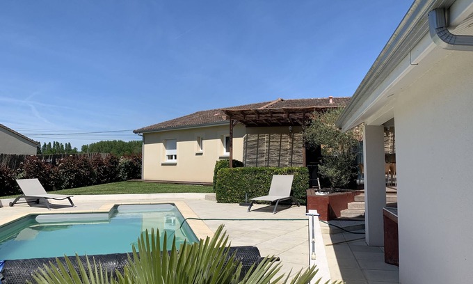 Saint-Andre-de-Cubzac Maison | Villa Cabarieu classified tourist office with swimming pool.