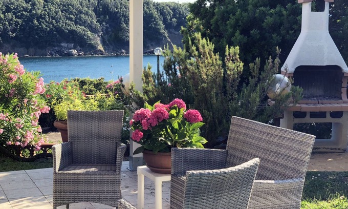 Bagnaia Appartement | Villa Cacciò sur la mer avec jardin privé