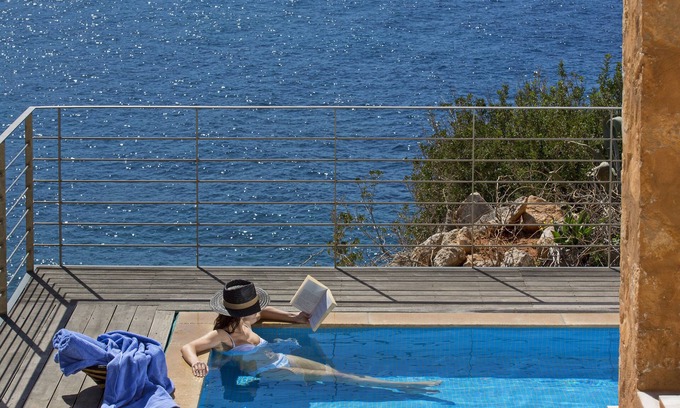 Livadia Villa | Villa Calypso, Front de mer, Design Villa avec piscine chauffée
