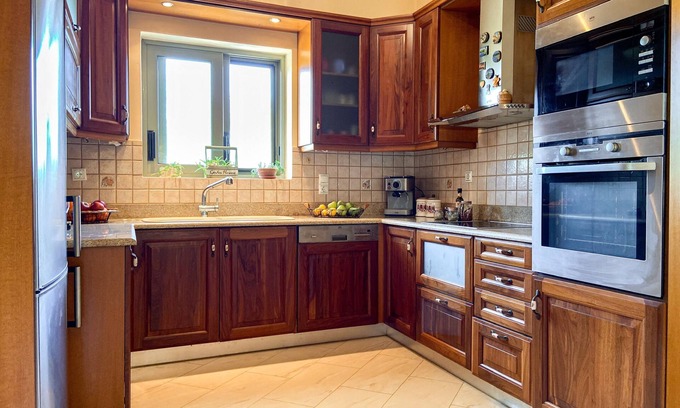 Razata Maison | Villa Carousos , 3 Bedrooms , 8 persons