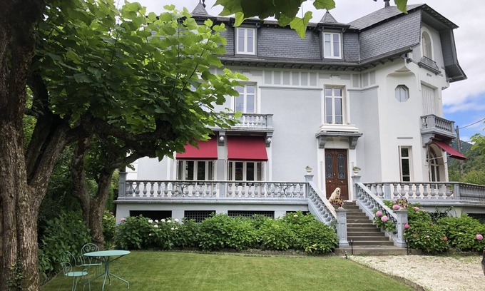 Bagneres-de-Luchon Villa | CastelMT Villa location Luchon familiale vacances Montagne Pyrénées Thermal