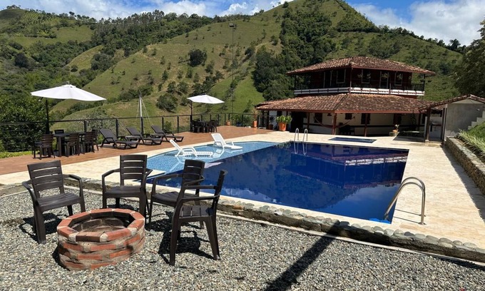Santa Barbara Maison | VILLA CATALINA FARM WITH SWIMMING POOL AND JACUZZI NEAR LA PINTADA