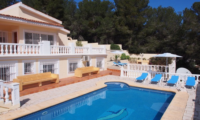 El Portet Villa | 5min à pied de la plage de sable Grande piscine TV WiFi Airco 5 Chambres 2 Kitch Près du magasin / bar