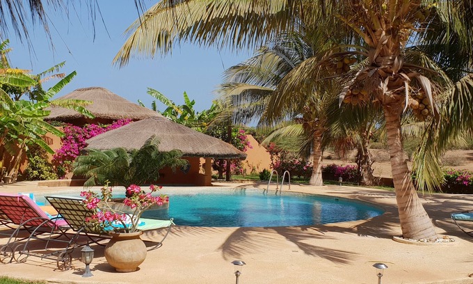Nianing Villa | VILLA CHEZ BIBI 8 personnes avec piscine poolbar, terrasse, ponton, jardin, wifi