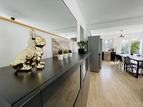 Cholet Maison | VILLA CITY GARDEN - Maison Spacieuse et Jardin - Proche Centre ville