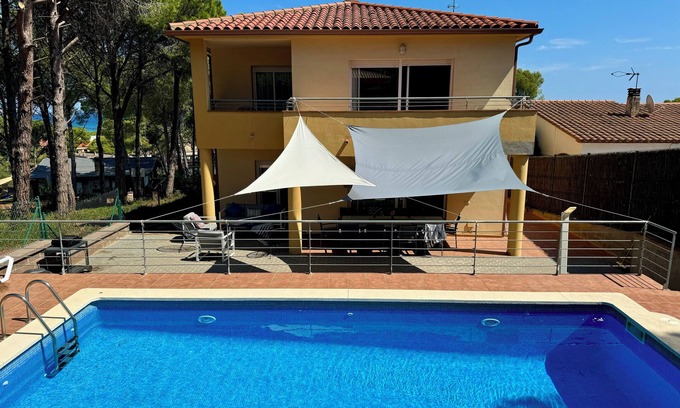 Pals Maison | Villa close to the beach. Capacity 12 people.Platja de Pals.