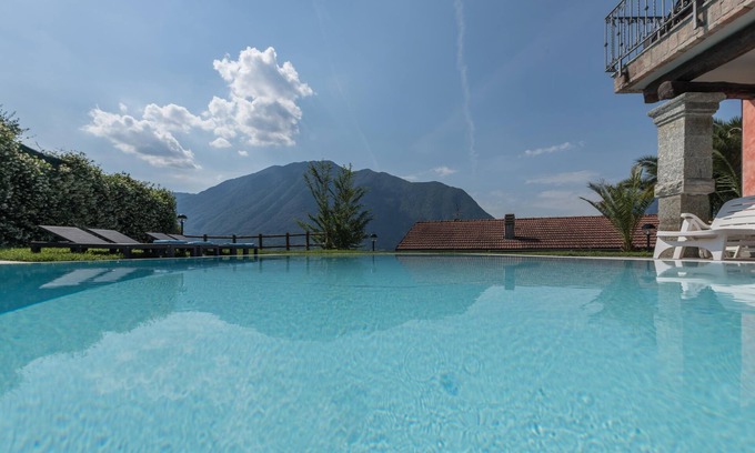 Colonno Villa | Villa Privata con Piscina Colonno avec vue sur le lac, piscine, Wi-Fi, A/C, terrasse et jardin.