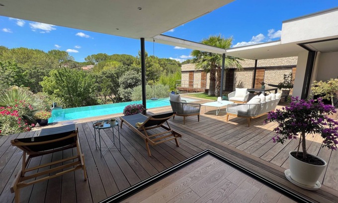 Langlade Villa | Villa Contemporaine de 250 m2 avec piscine à débordement - Adult only