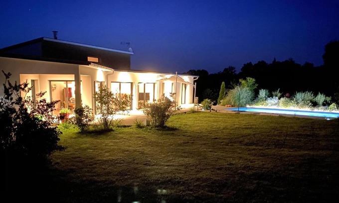 Onet-le-Chateau Villa | Villa contemporaine avec piscine sur 4000 m2 à Rodez 9 personnes
