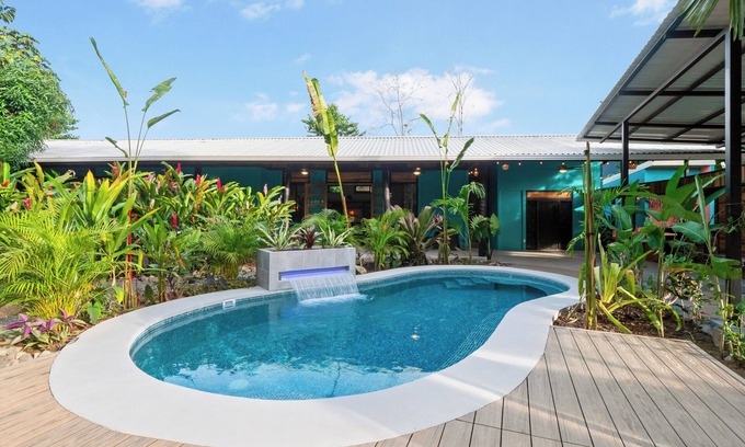 Puerto Viejo de Talamanca Maison | Villa del Mito: Pool, Close to Beach, AC, Wifi, Beautiful Garden, Private