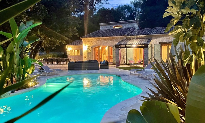Le Collet Villa | Villa de Charme sur 1Ha: Piscine Chauffée 28°, SPA, Idéal Familles