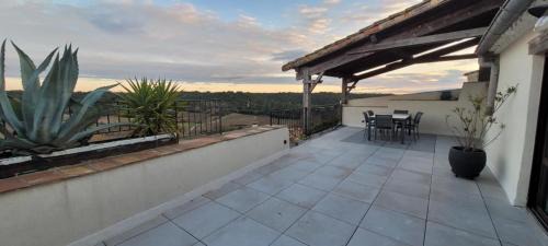 Euzet-les-Bains Maison | Villa de Charme Climatisée - Au coeur des Remparts - Vue panoramique