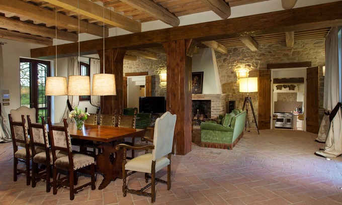 Perugia Villa | "Villa dei Cavalli" Luxe à la campagne avec magnifique piscine Sw à Pérouse