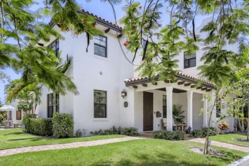 Flamingo Parks Maison | Villa del Flamingo - Modern Living & Poolside Escape in Flamingo Park