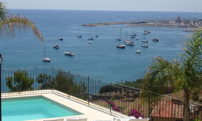 Regione Ronchi Appartement | Villa del Mare Ligure Terme & SPA Piscina a 37 gradi
