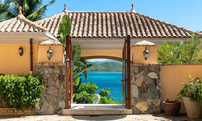 Maho Bay Quarter Villa | Villa Delfina- 4 min walk to Private Peter Bay Beach! 5 Bedroom Villa with pool.
