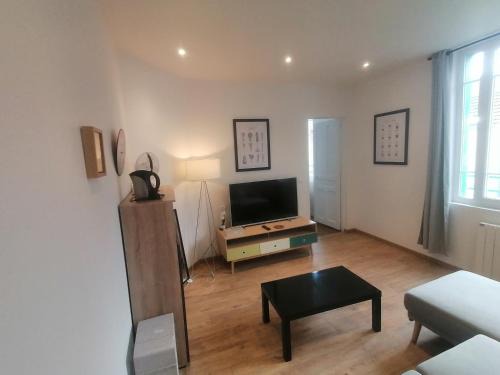 Saint-Charles du Port Appartement | Villa des Roses - Appart T2, 31m2, 1er étage, vue jardin, "Le scandinave"