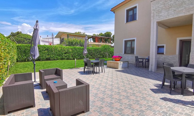 Taranto Villa | Villa Residence Mariù, situé dans un quartier calme, caractéristique, à 200 mètres de la mer et équipée de tout le confort.