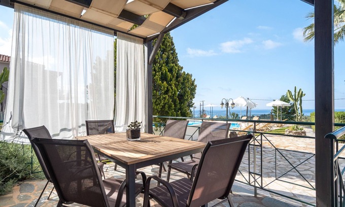 Leivathos Appartement | Villa Dione with Sea View