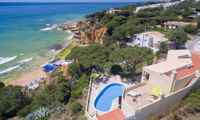 Vale de Carro Villa | Villa directly on the Atlantic with breathtaking views