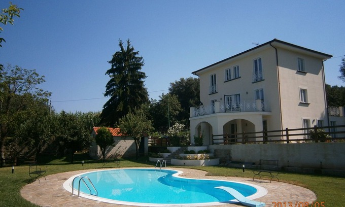 Vallo della Lucania Maison | Villa Don Agostino avec piscine entourée de verdure