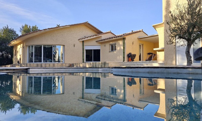 Saint-Esteve Villa | villa du souvenir