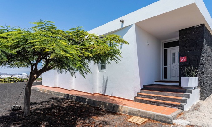 Nazaret Maison | villa dulce celestin lanzarote (wifi et piscine chauffée par le soleil)