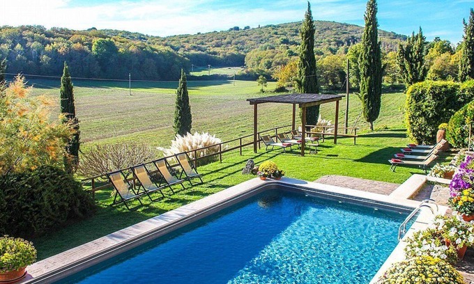 Simignano Villa | Villa Ebe: An elegant and welcoming two-story villa in the characteristic style of the Tuscan countryside, with Free WI-FI.