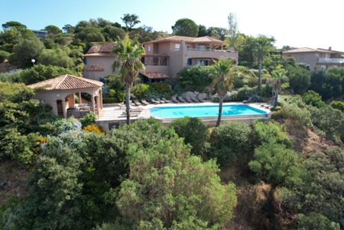 Cirendinu Appartement | Villa EDEN BLUE